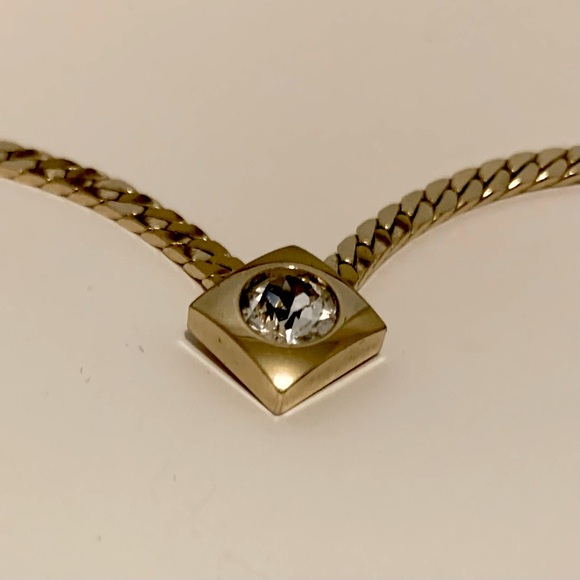 VTG NECKLACE Gold Tone Herringbone V Chocker 1980s Rhinestone Embedded Pendant - Picture 12 of 15
